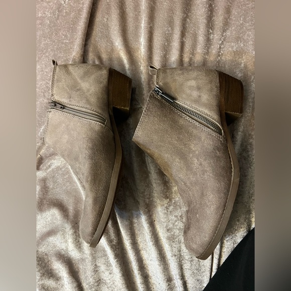 Taupe colored booties - Picture 2 of 6